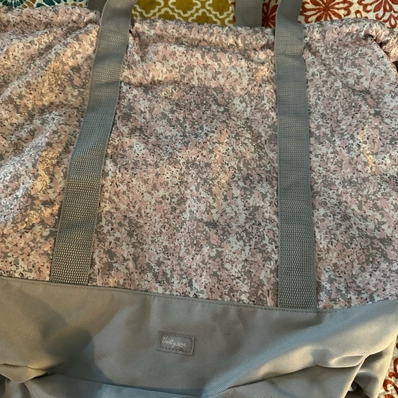 Thirty-One cinch top tote & matching pouch - Picture 1 of 9